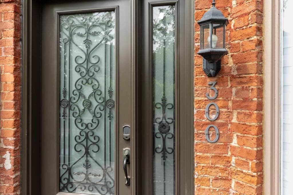 Grand 3 BR Toronto Victorian Entire Home