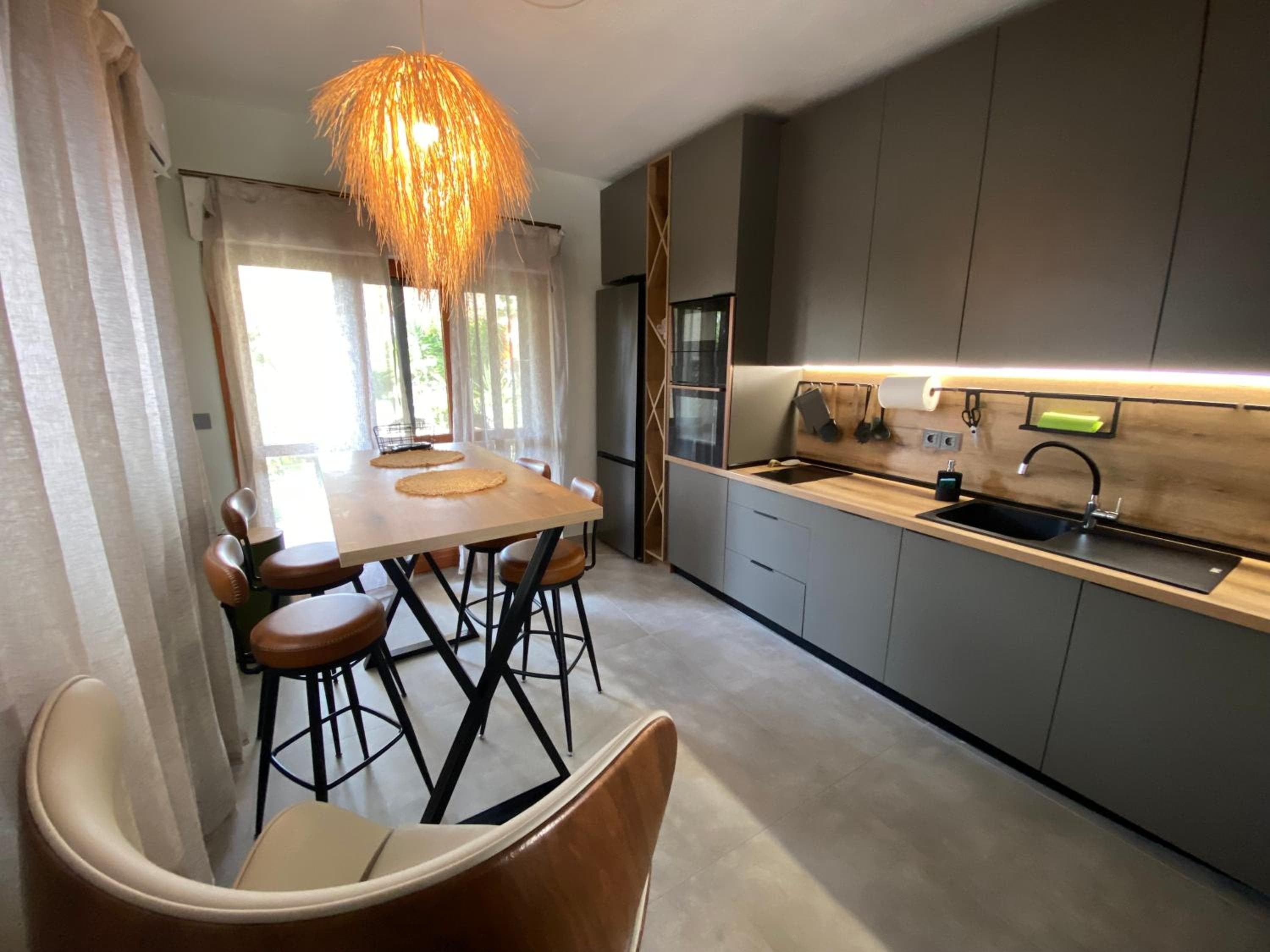 ELiFourka - Seaside Luxury - 170m to the Beach - Power Onsite for Electric Vehicle