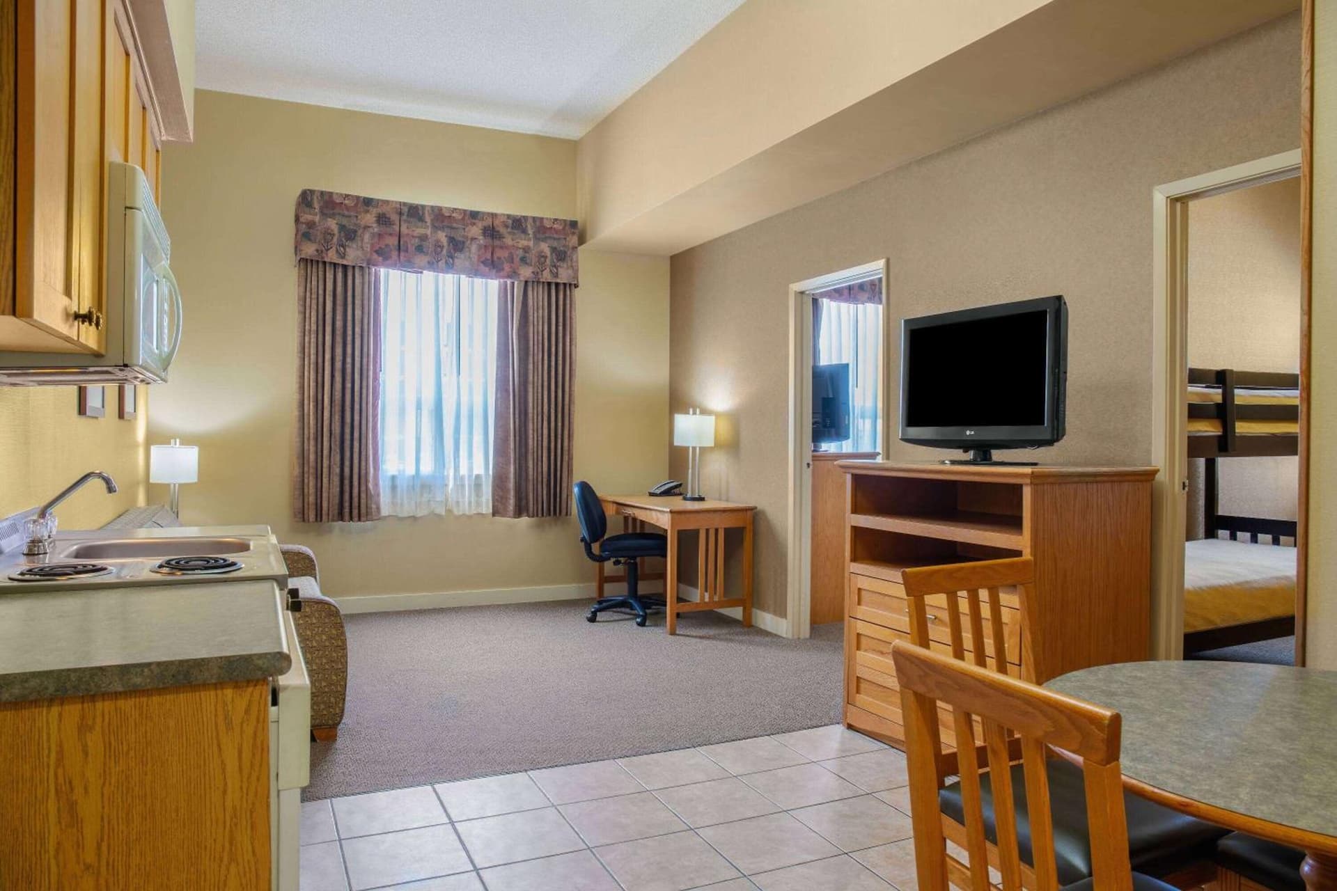 Days Inn & Suites by Wyndham West Edmonton