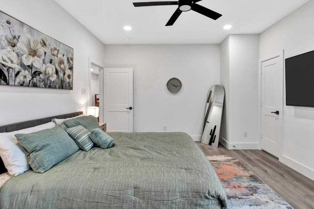 Perfect Dallas Oasis l Pet Friendly l Big Backyard
