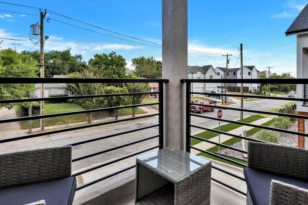 Perfect Dallas Oasis l Pet Friendly l Big Backyard