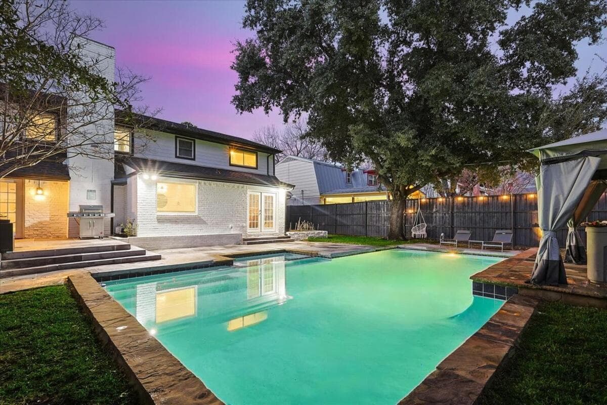 Upscale 6BR 2,5BA Holiday Home with Pool, Hot Tub & Game Room