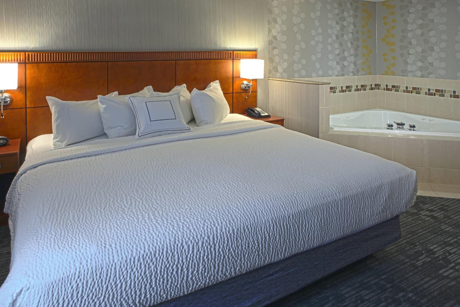 Courtyard by Marriott Hamilton