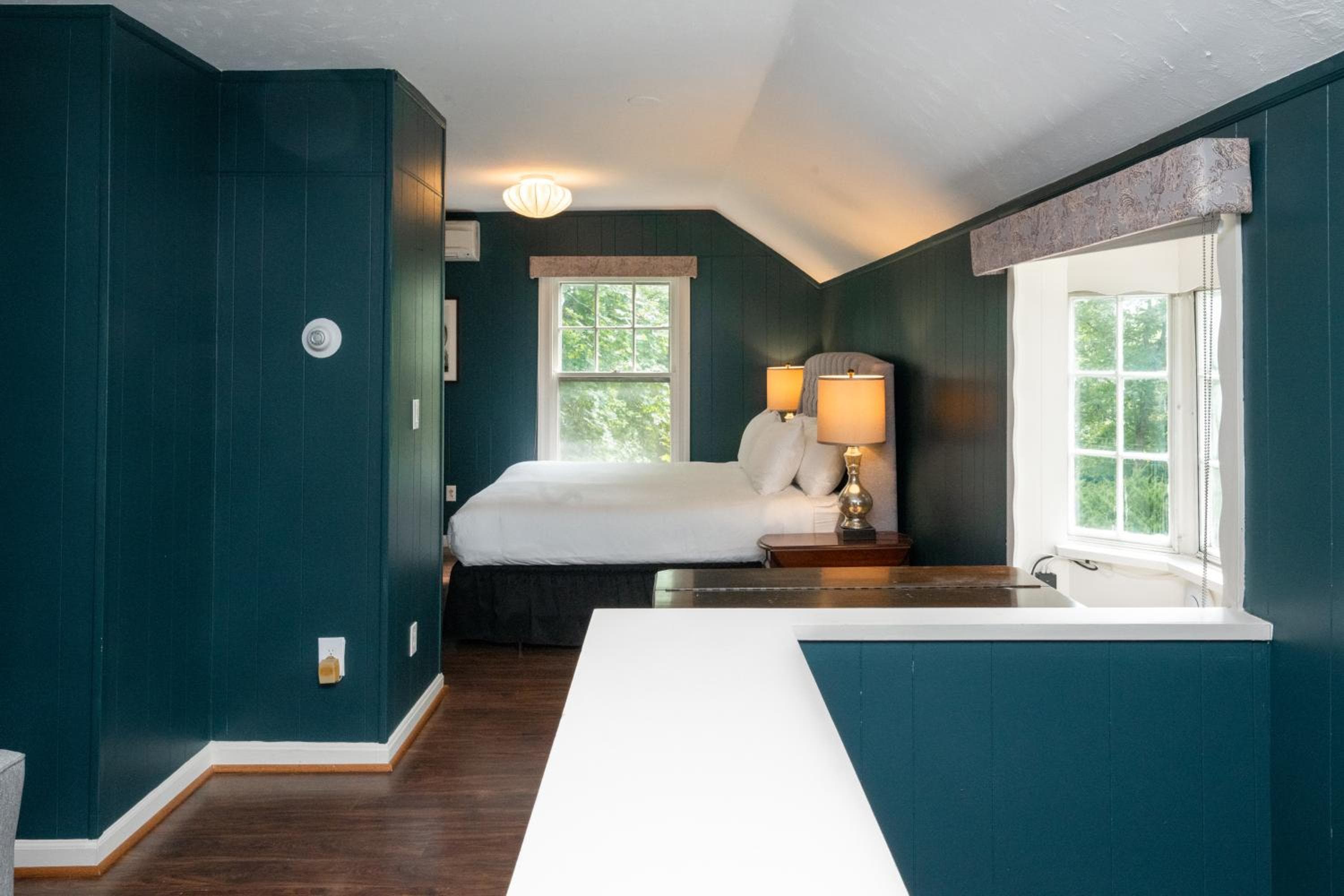Hideaway Inn Lenox
