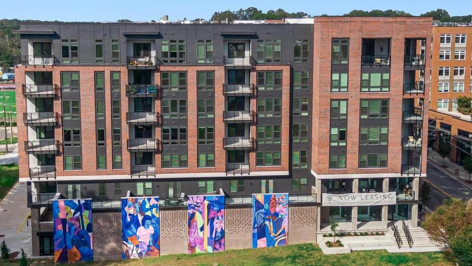 Landing at Foster on the Park - Studio in Downtown