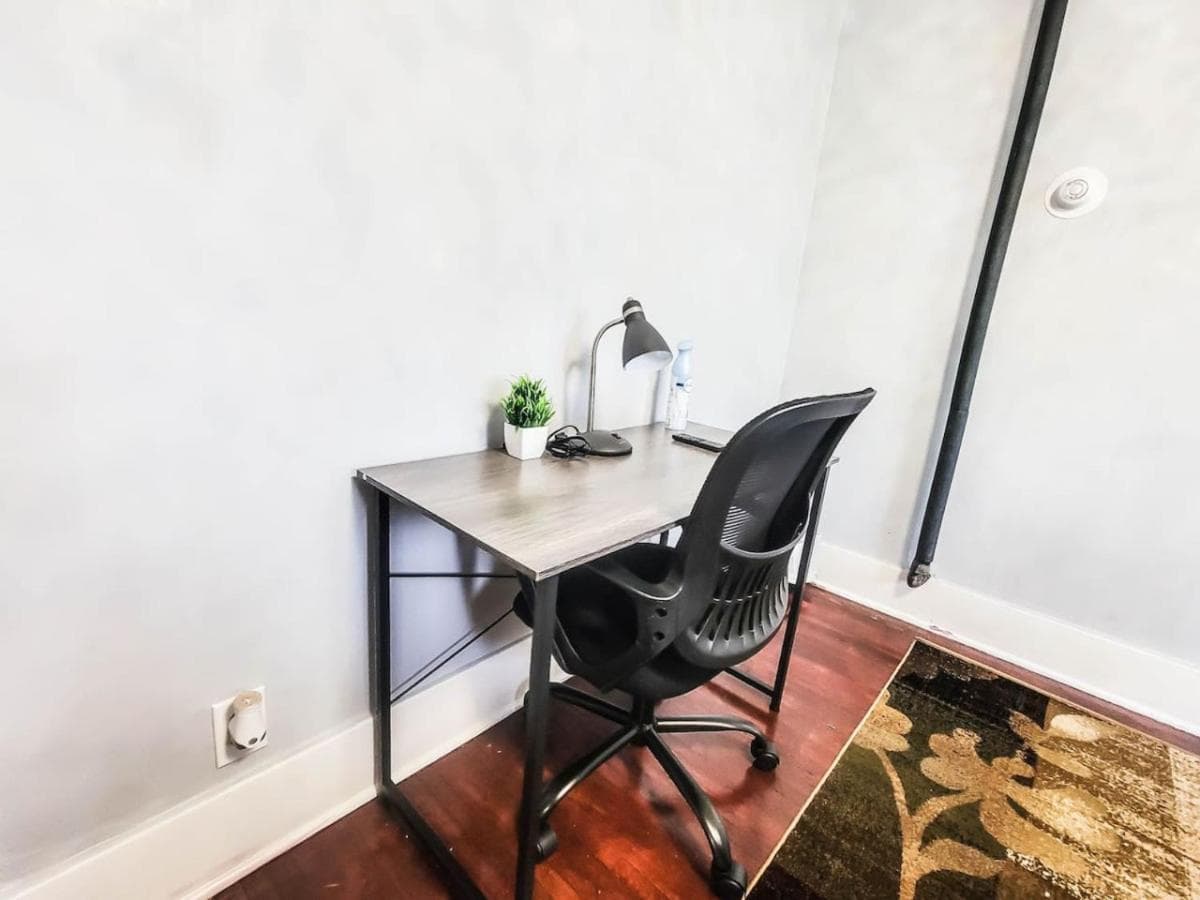 10 Mins to Airport Apt with King Beds