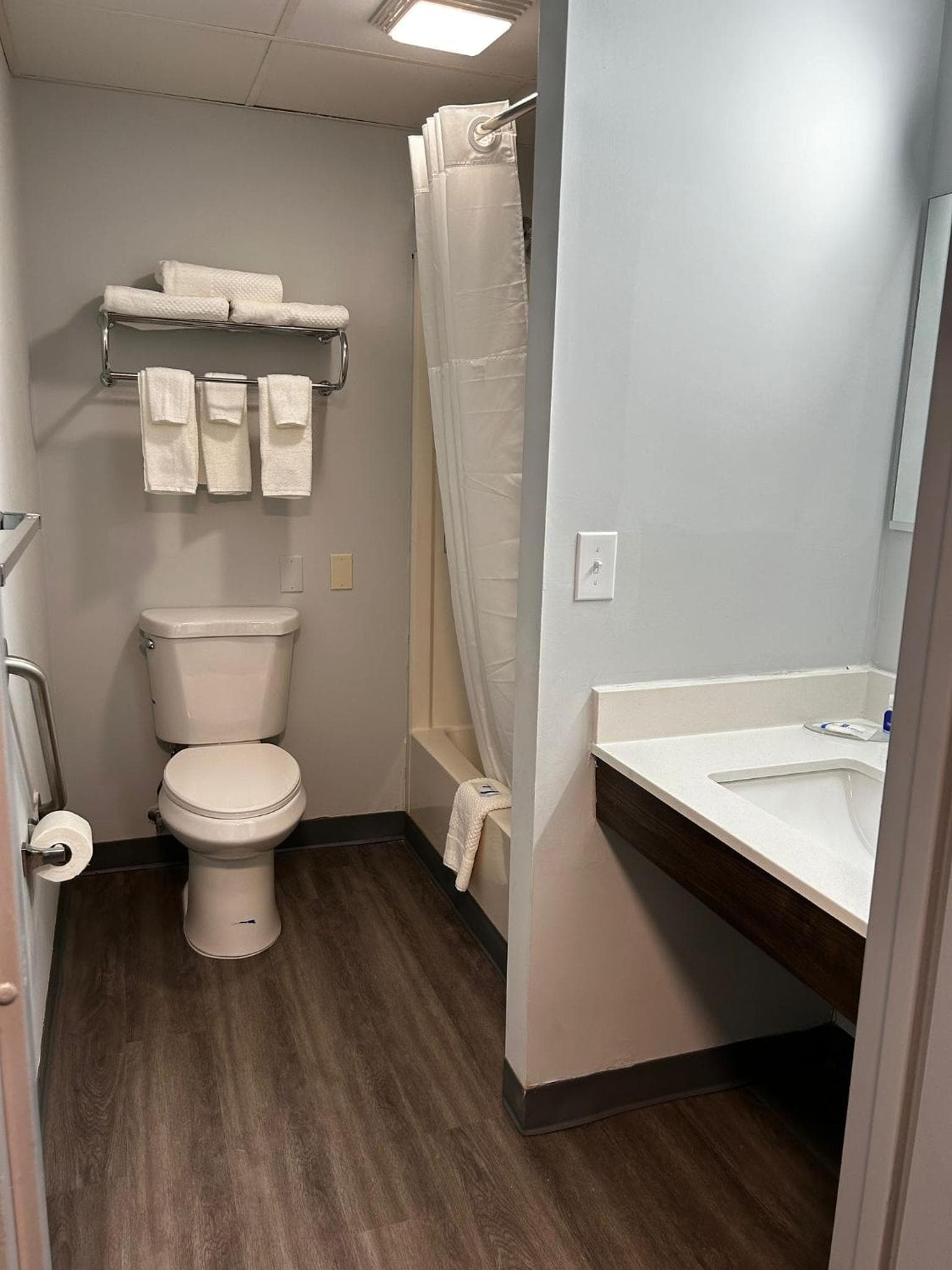 Clemmons Inn & Suites