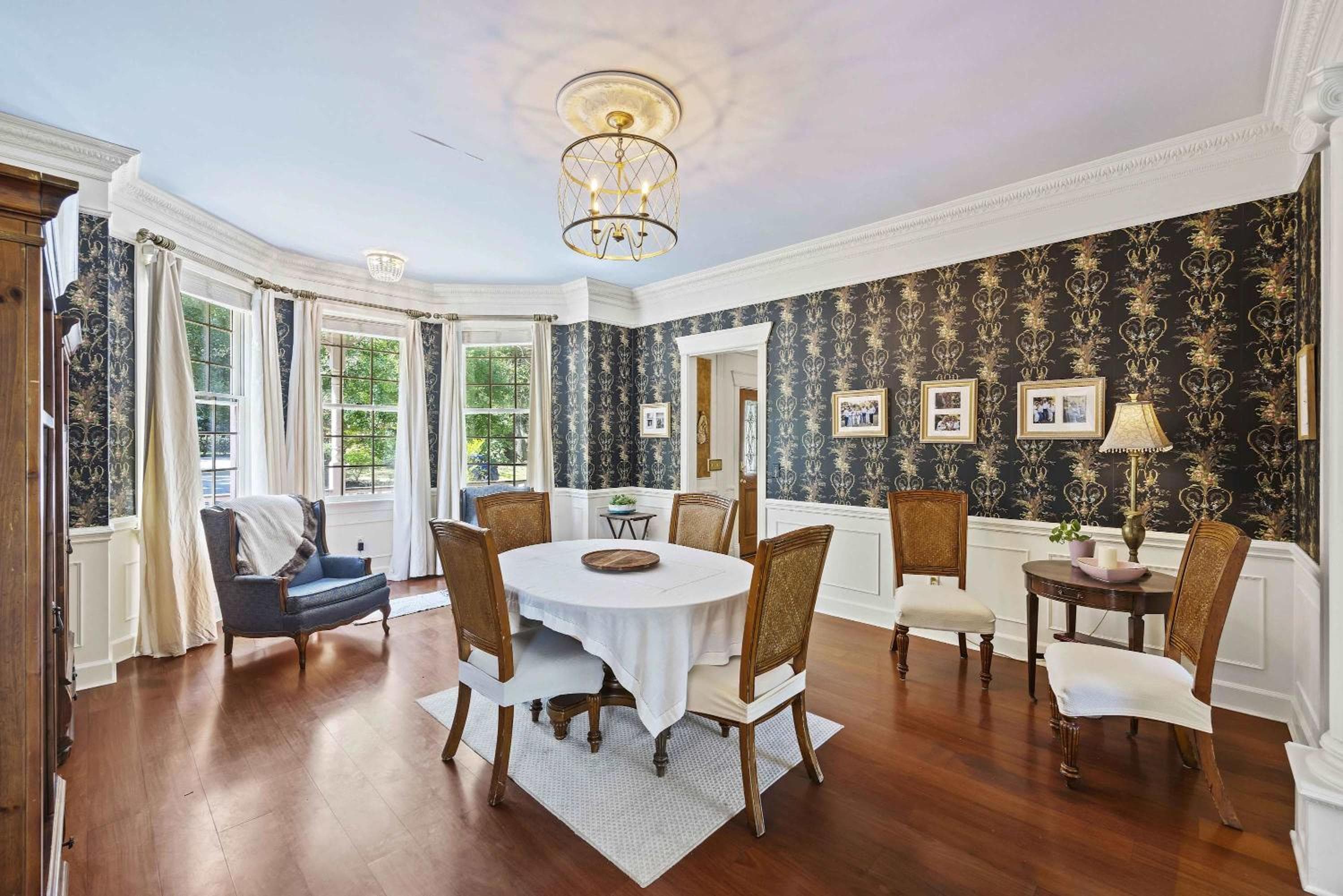 Charming Lakefront Home in Maclaura Hall