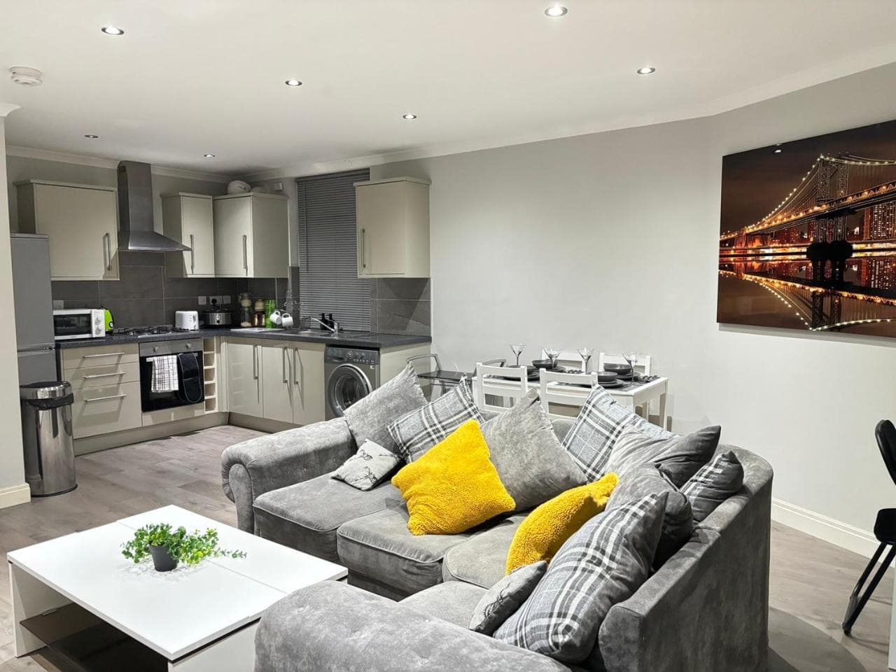 Stunning apartment in Slough FREE Parking near Heathrow, Legoland & Windsor Castle