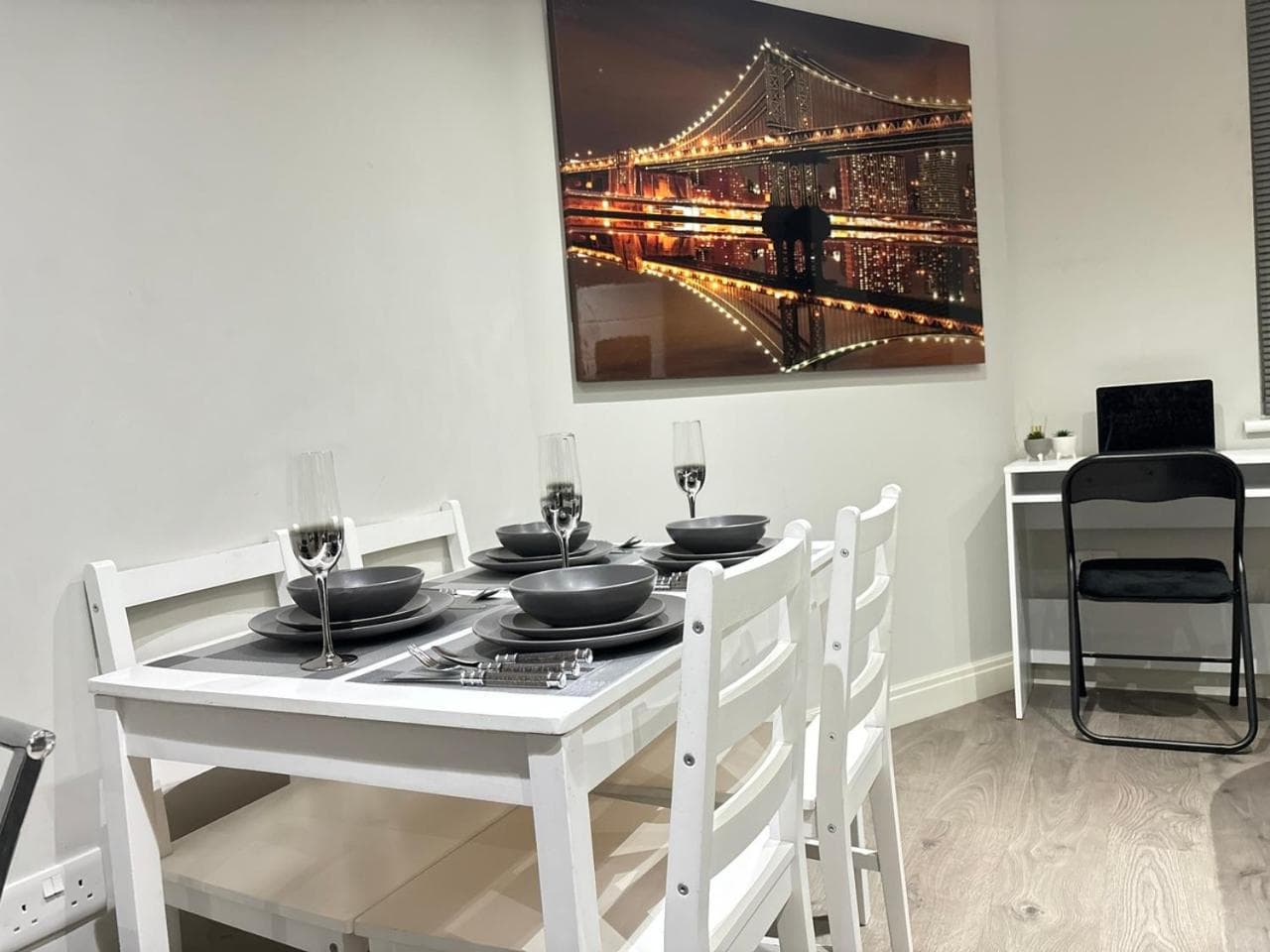 Stunning apartment in Slough FREE Parking near Heathrow, Legoland & Windsor Castle