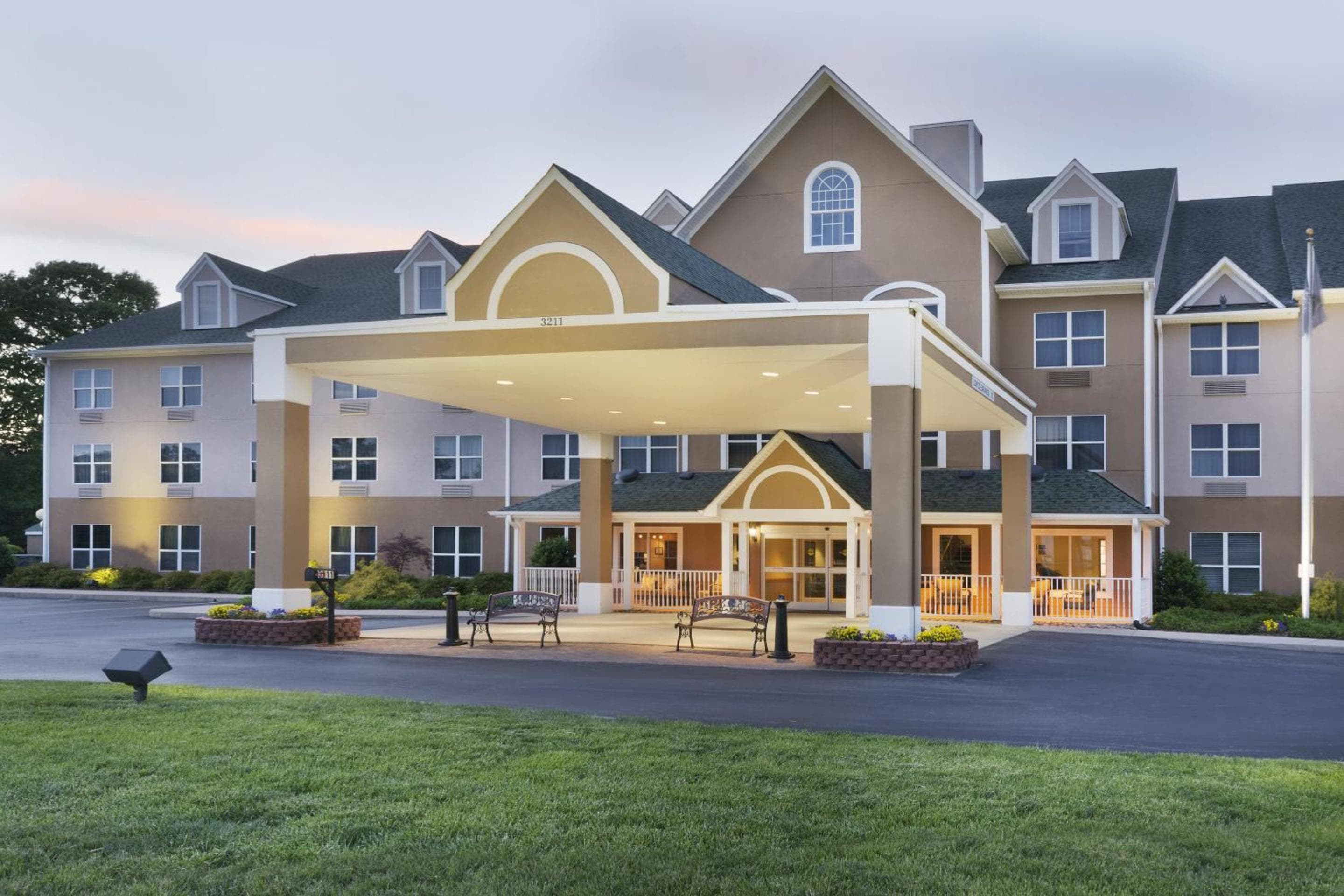 Country Inn & Suites by Radisson, Burlington Elon , NC