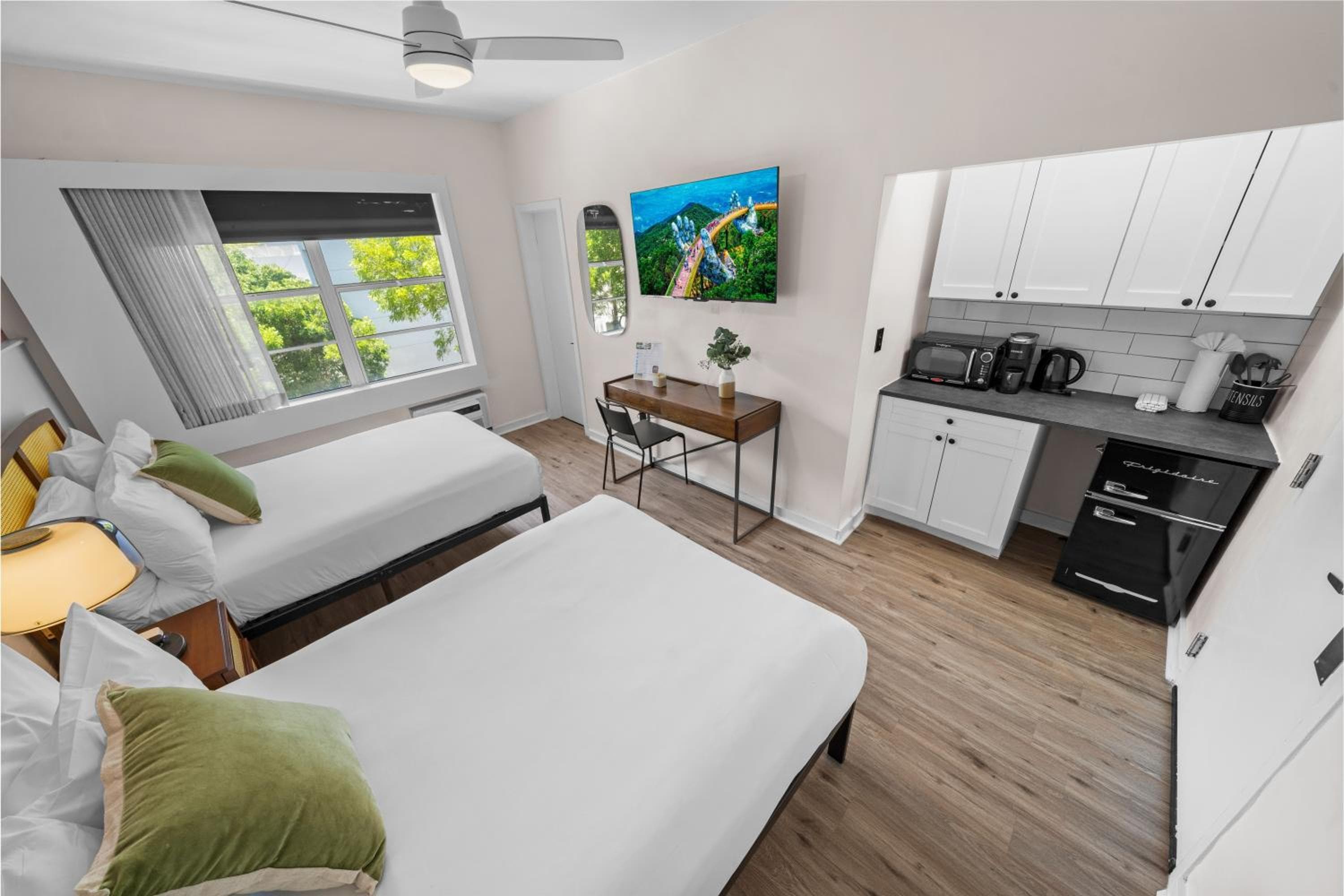 Greenview Hotel By Lowkl