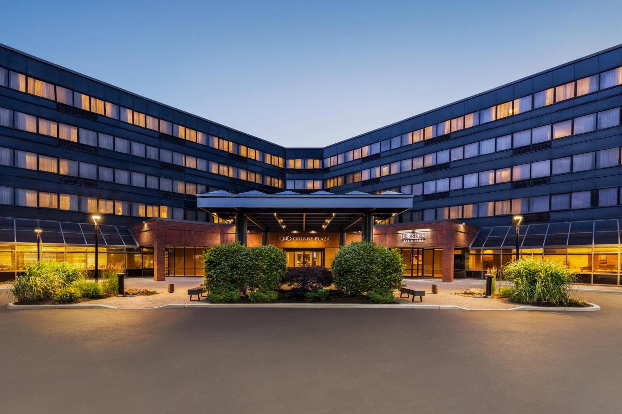 Crowne Plaza Edison by IHG