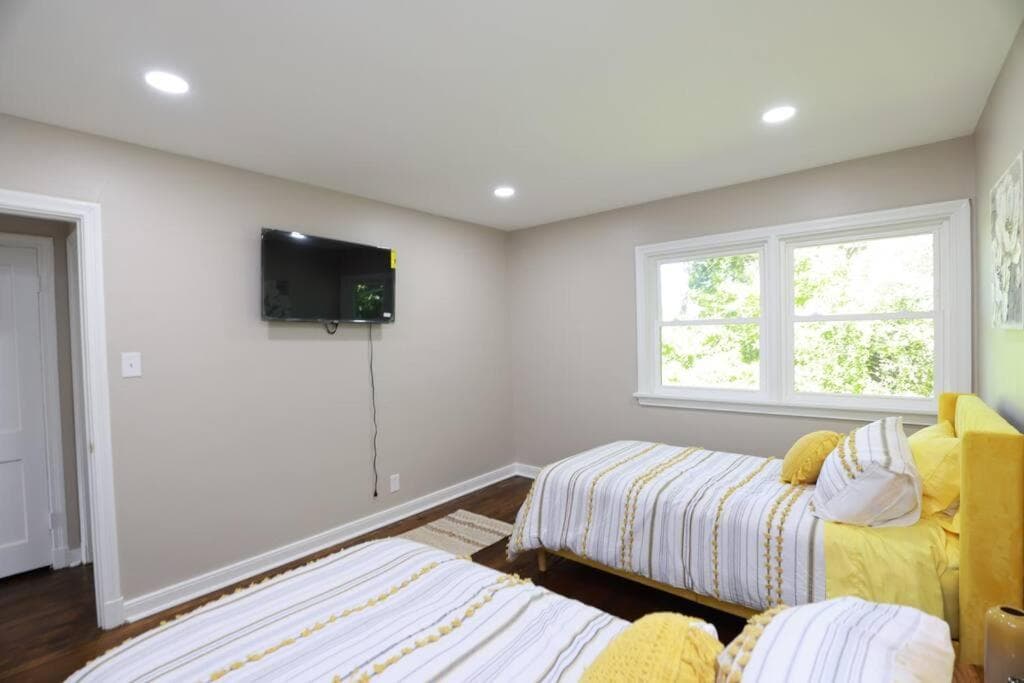Sleek and Luxe Escape A Haven for Your Staycation!