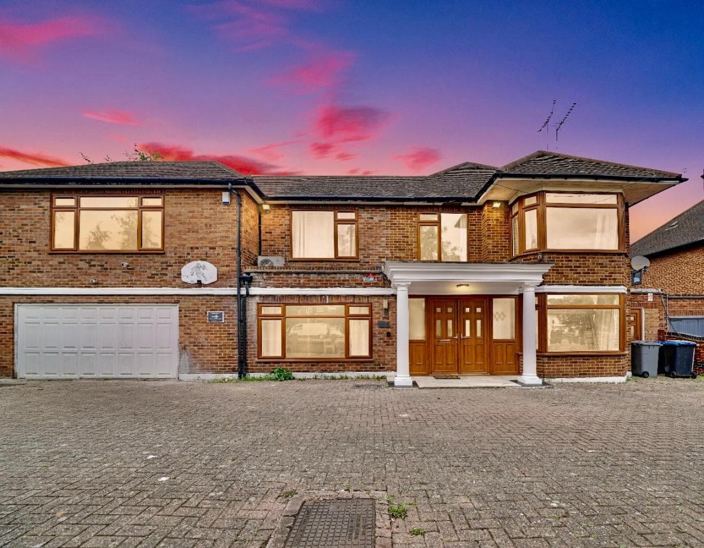 Lux 5 Bed sleeps 11, 10 mins from Wembley Stadium, Jacuzzi and Steam Shower