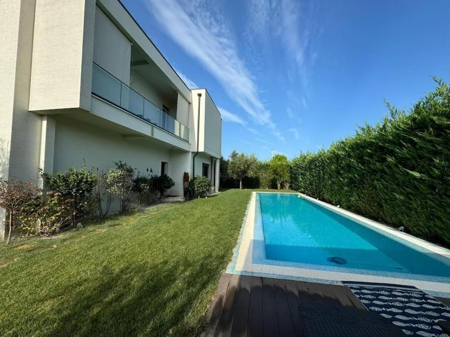 loren's villa