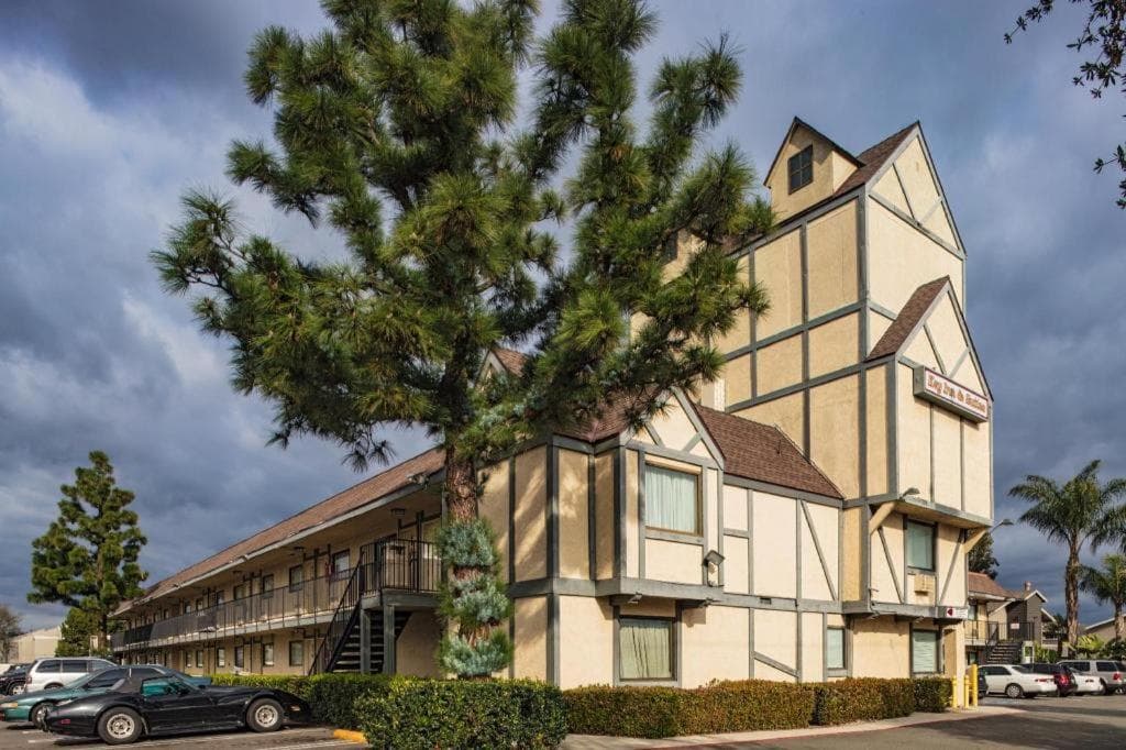 Lemon Heights Inn