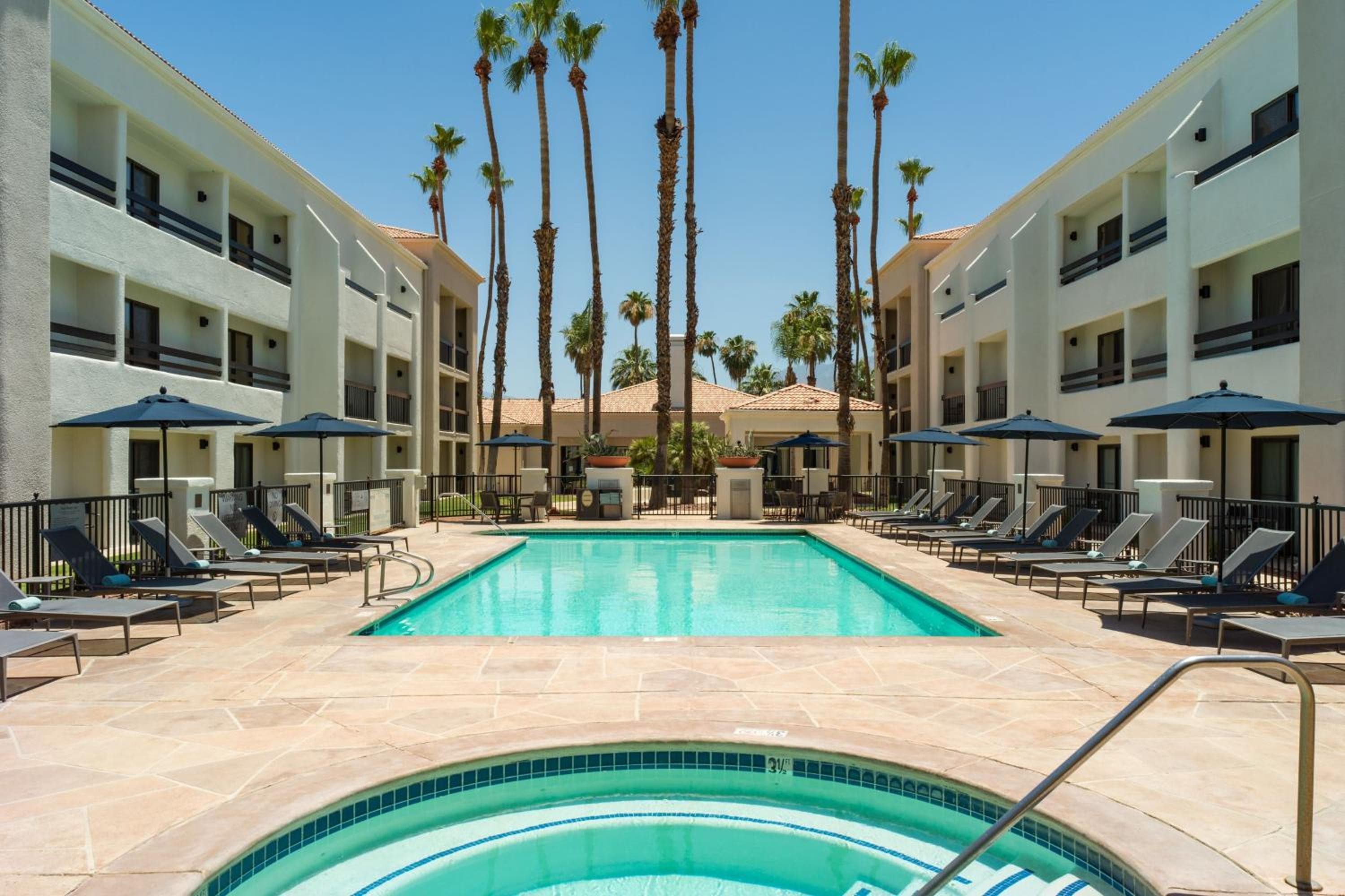 Courtyard by Marriott Palm Springs