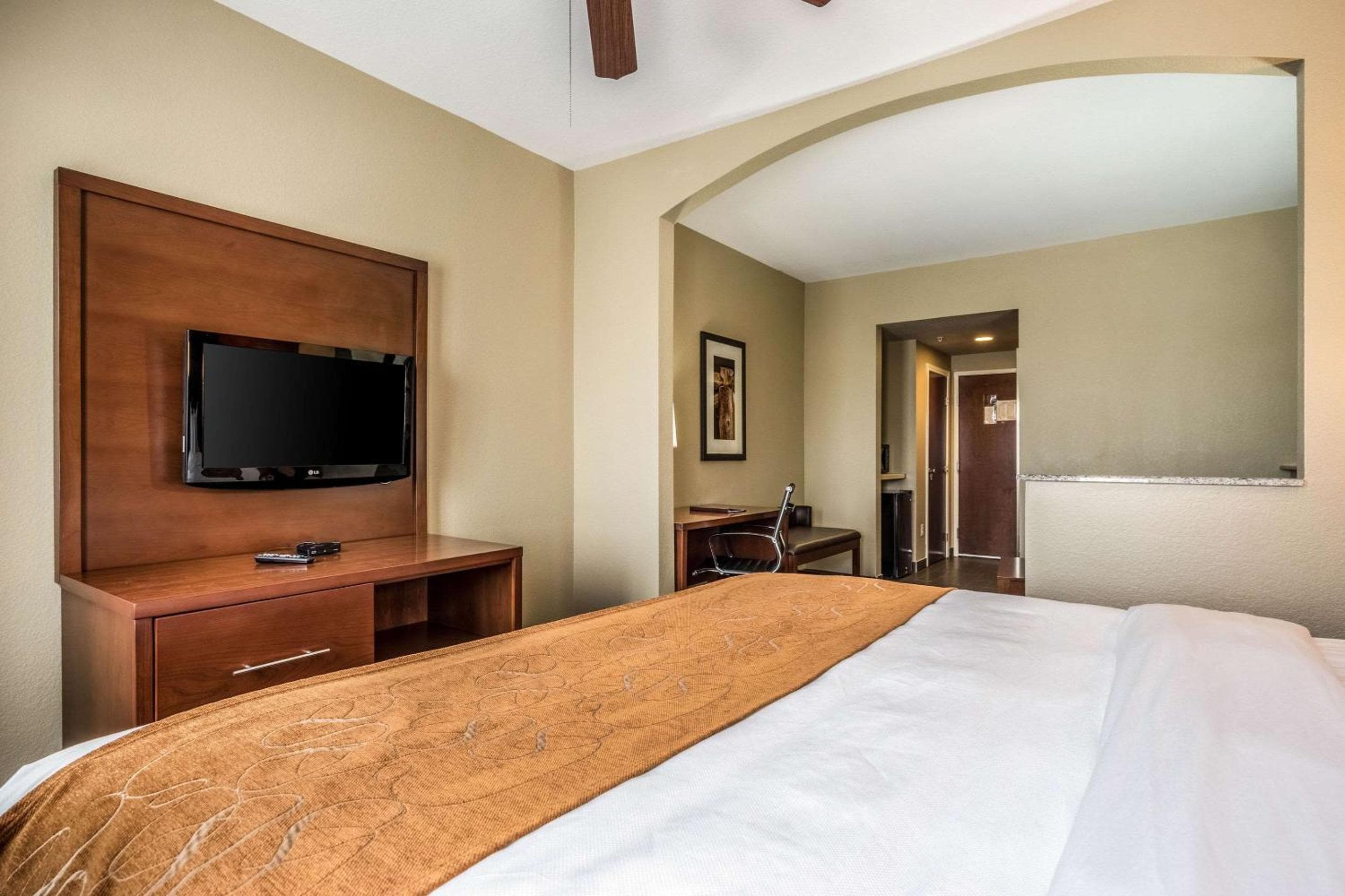 Comfort Suites Near Texas State University