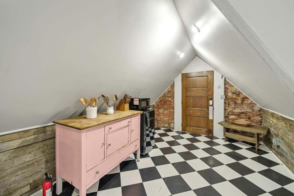 Stylish Home Close to Derby & Bourbon Trail Fun