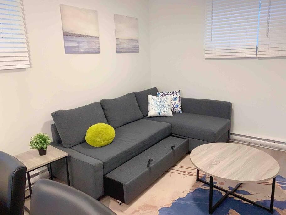 Lovely Cozy Getaway with Free Parking Included