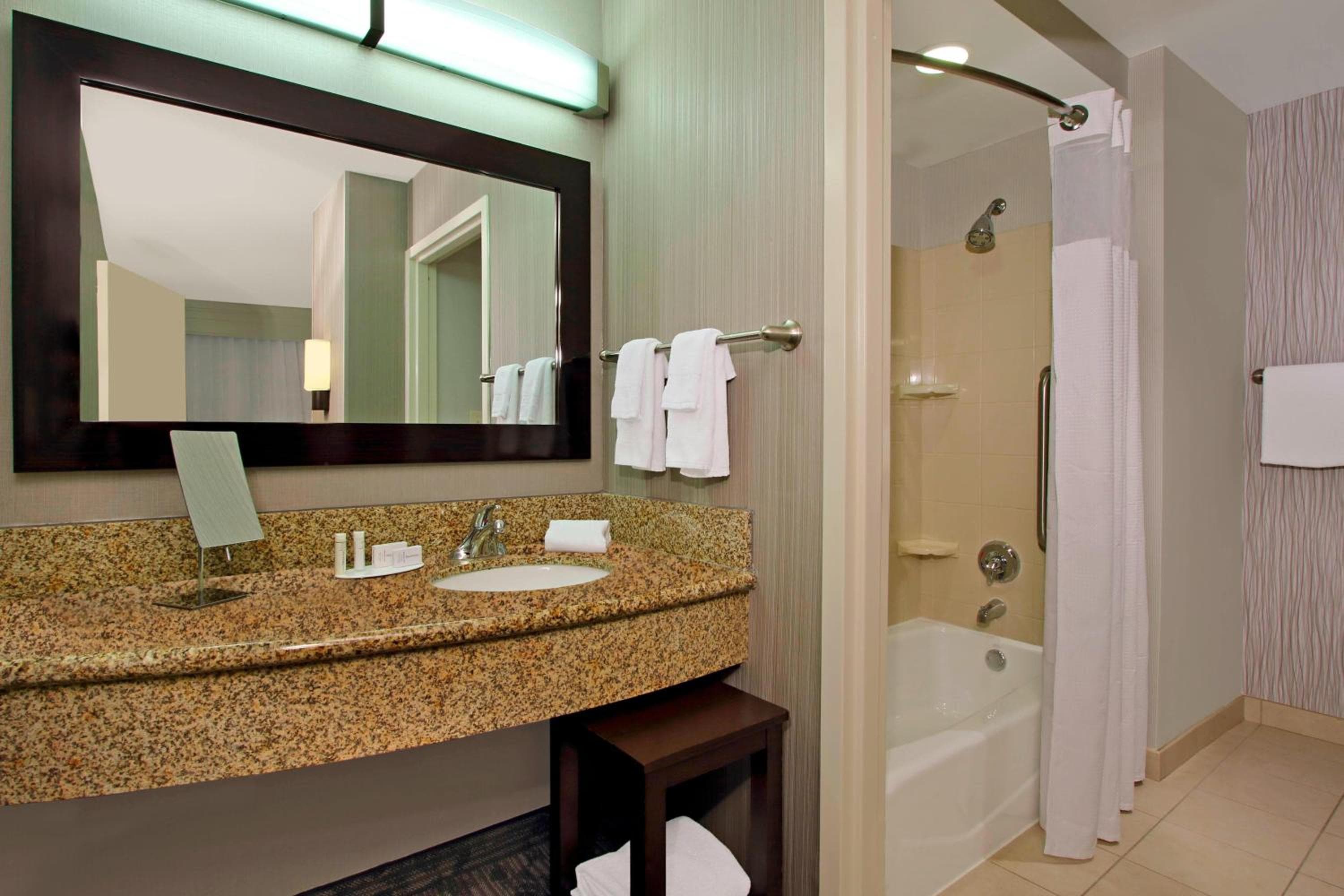 Courtyard by Marriott Atlanta Airport West