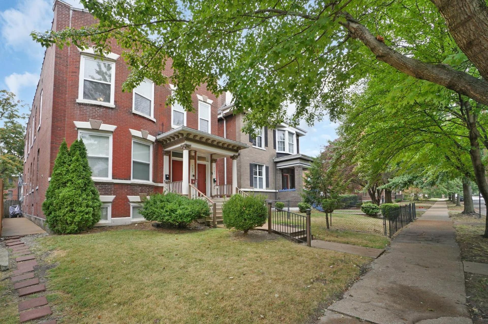Spacious 3-Bedroom with King Bed & Prime Location