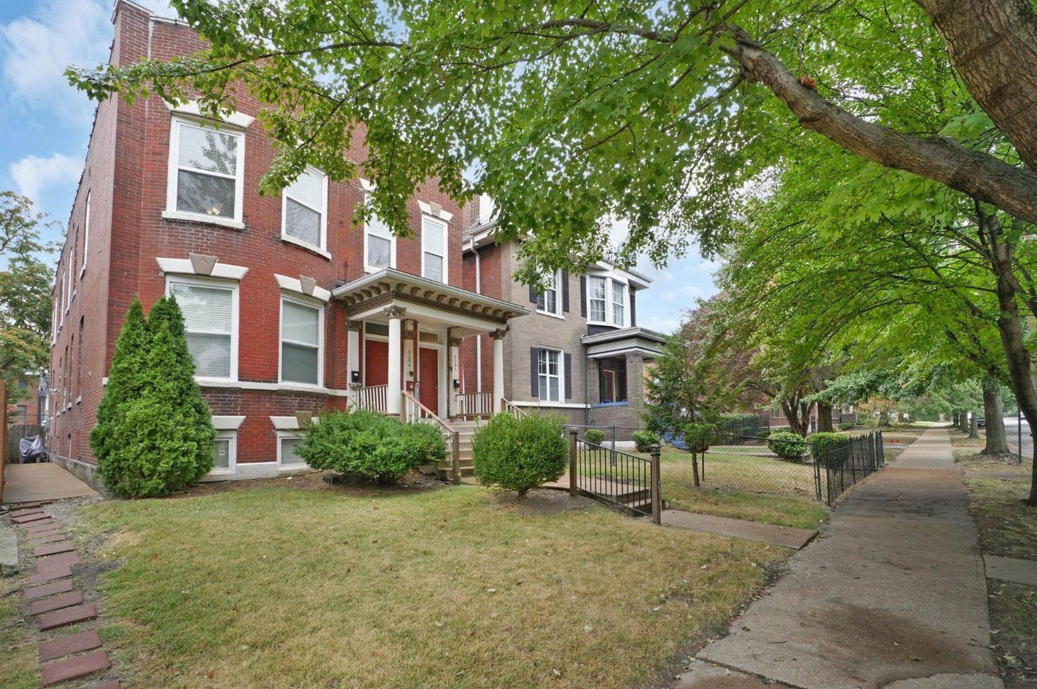 Spacious 3-Bedroom with King Bed & Prime Location