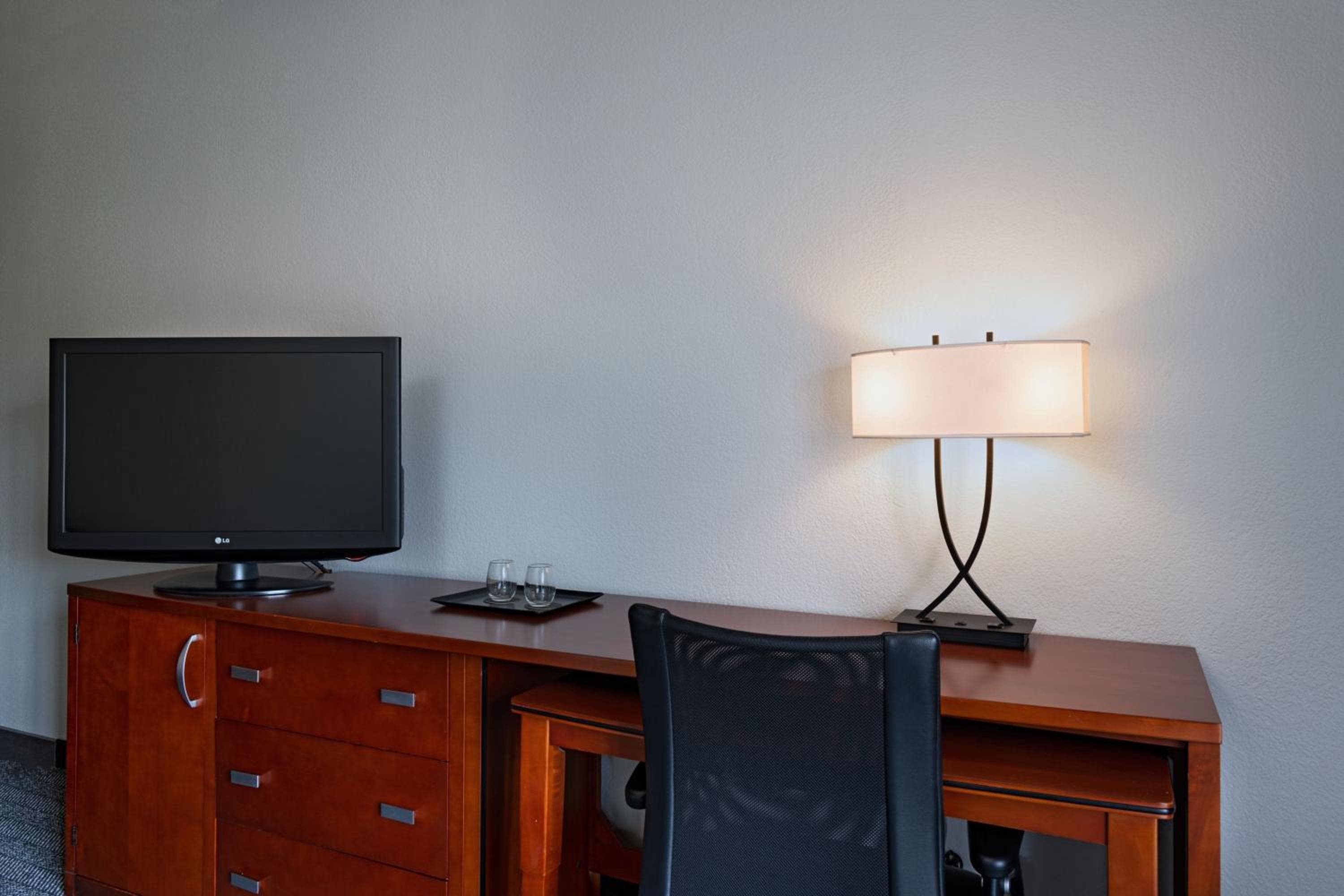 Courtyard by Marriott Dallas Arlington Entertainment District