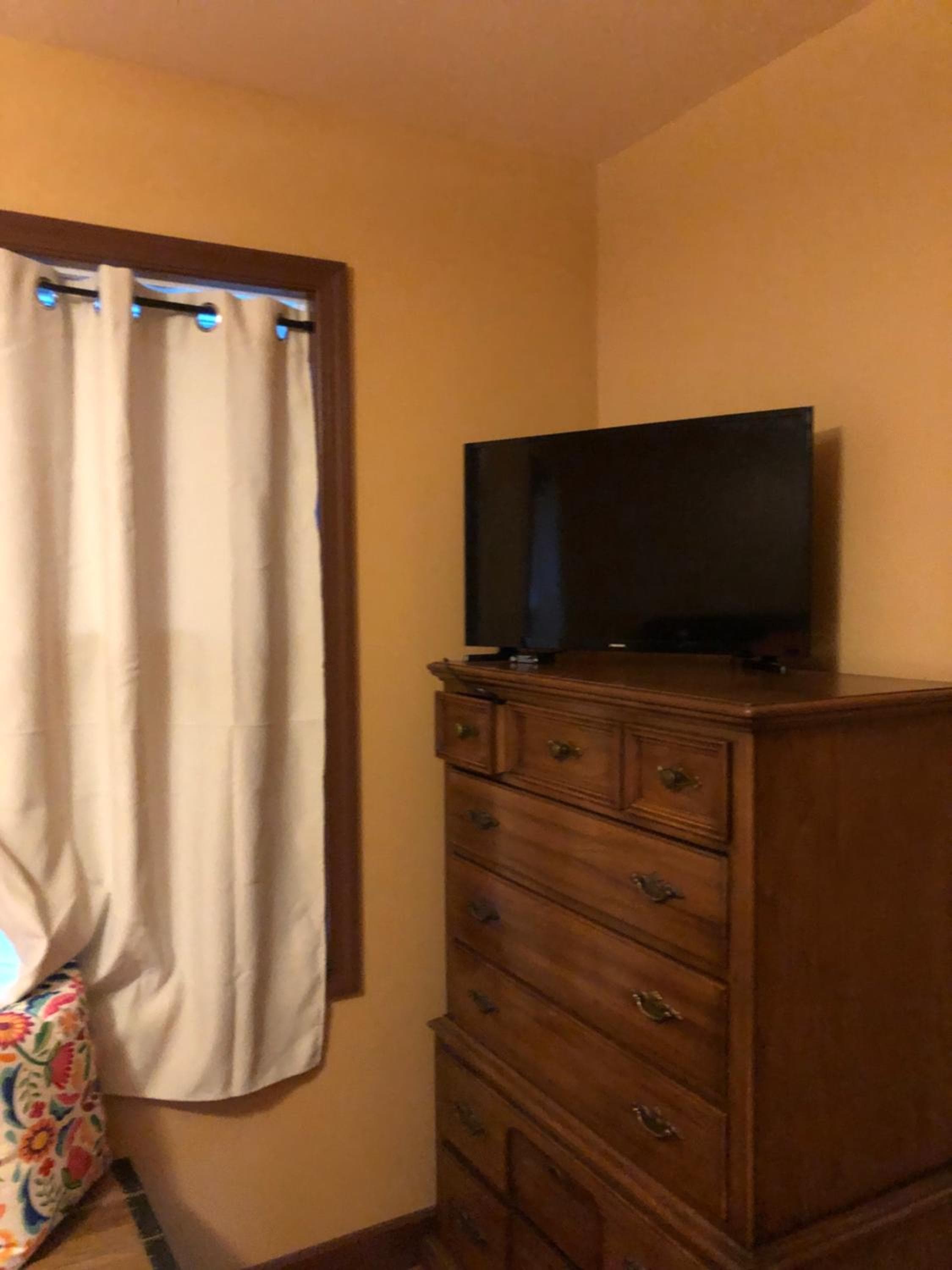 Private Unit with own Entrance To Share