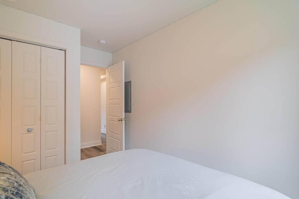 Stylish 3BR Oasis with 2 FREE Parking Spots