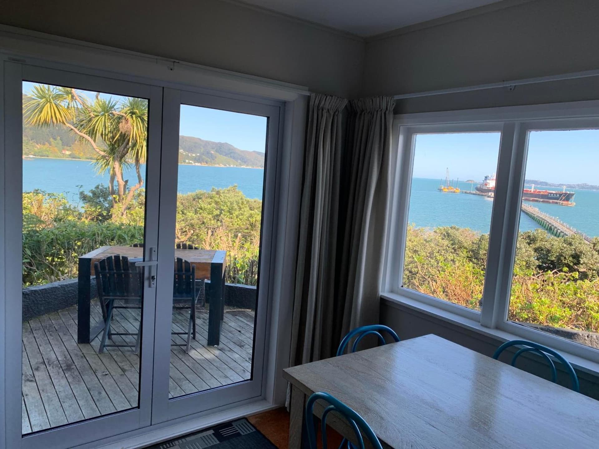 Beach Home with 3 double bedrooms and amazing sea views