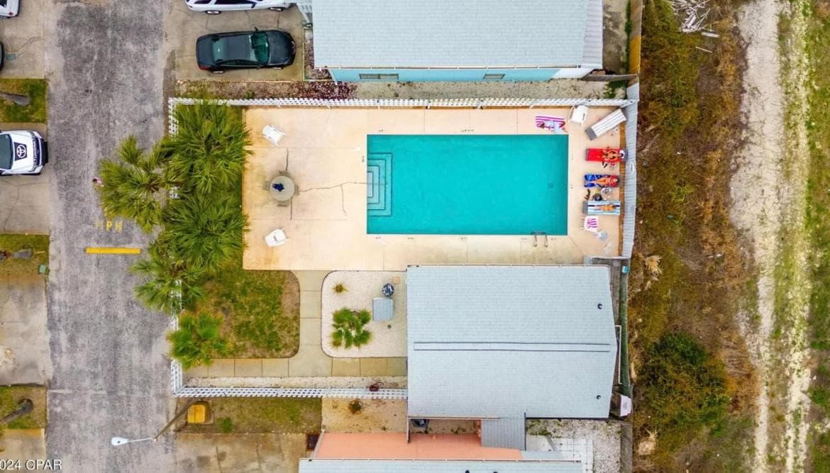 Cozy Two-Bedroom Cottage-5min walk to beach!