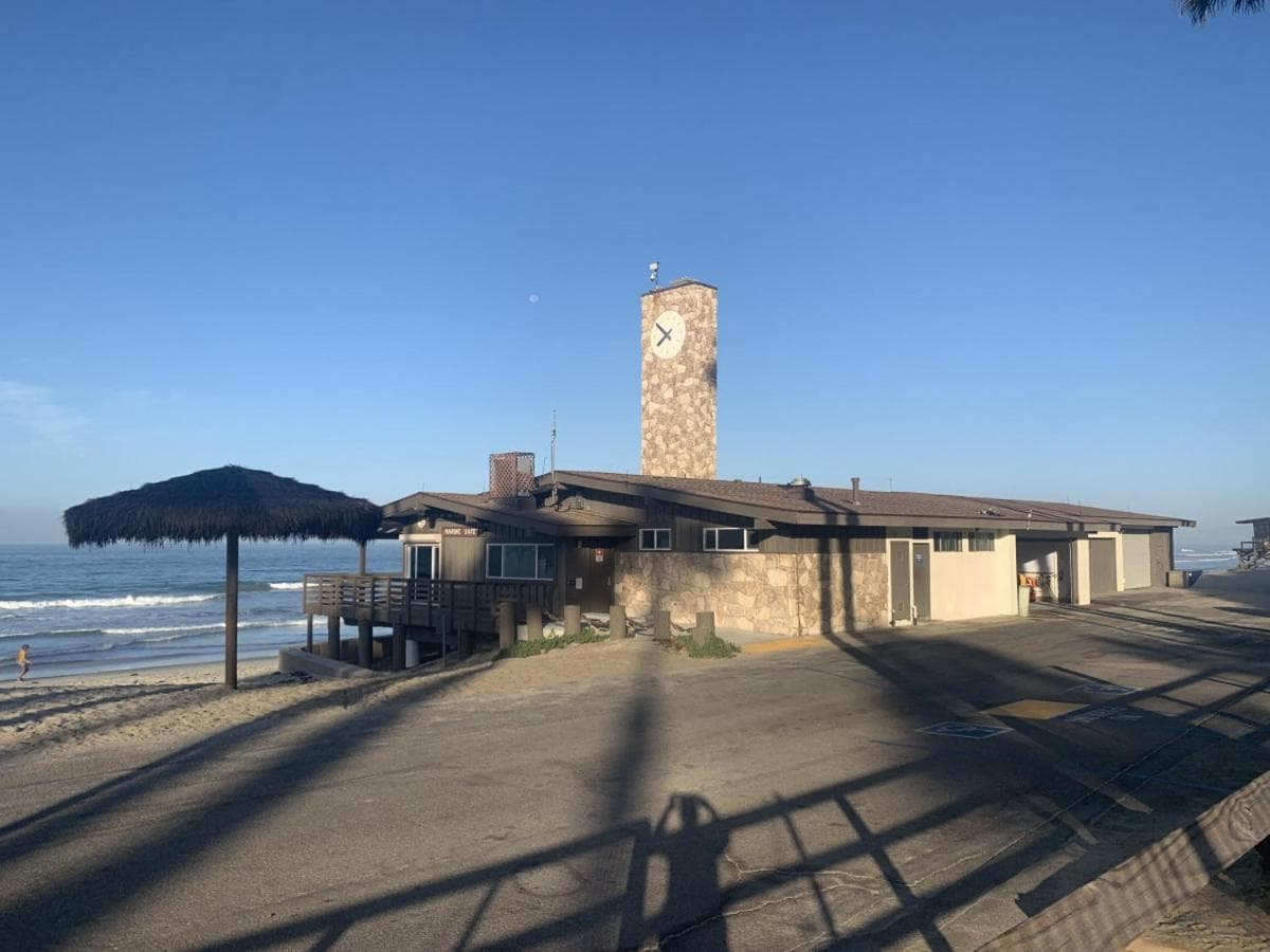 San Clemente Beach home walk to beach and downtown
