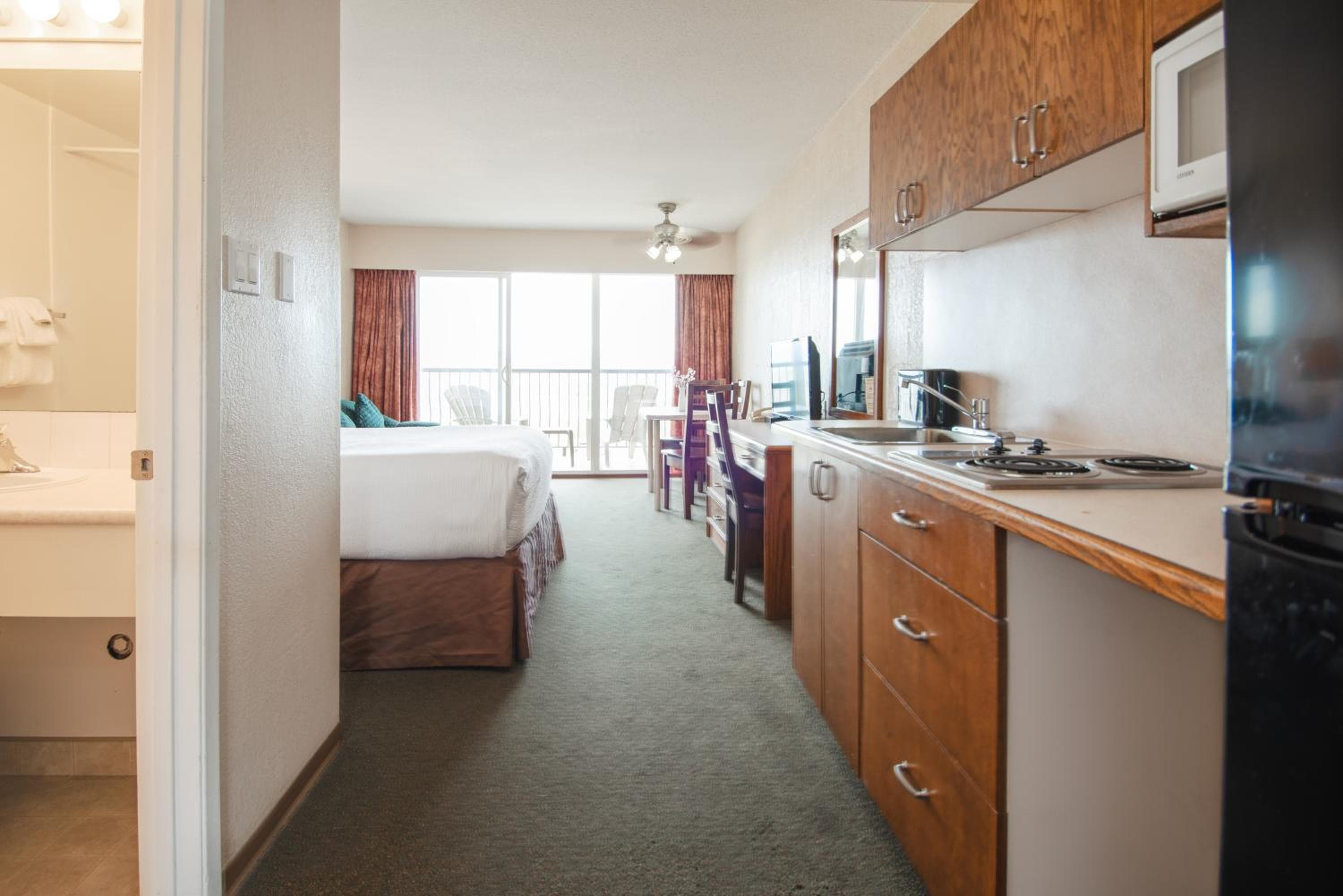 Sea Edge Beachside Hotel