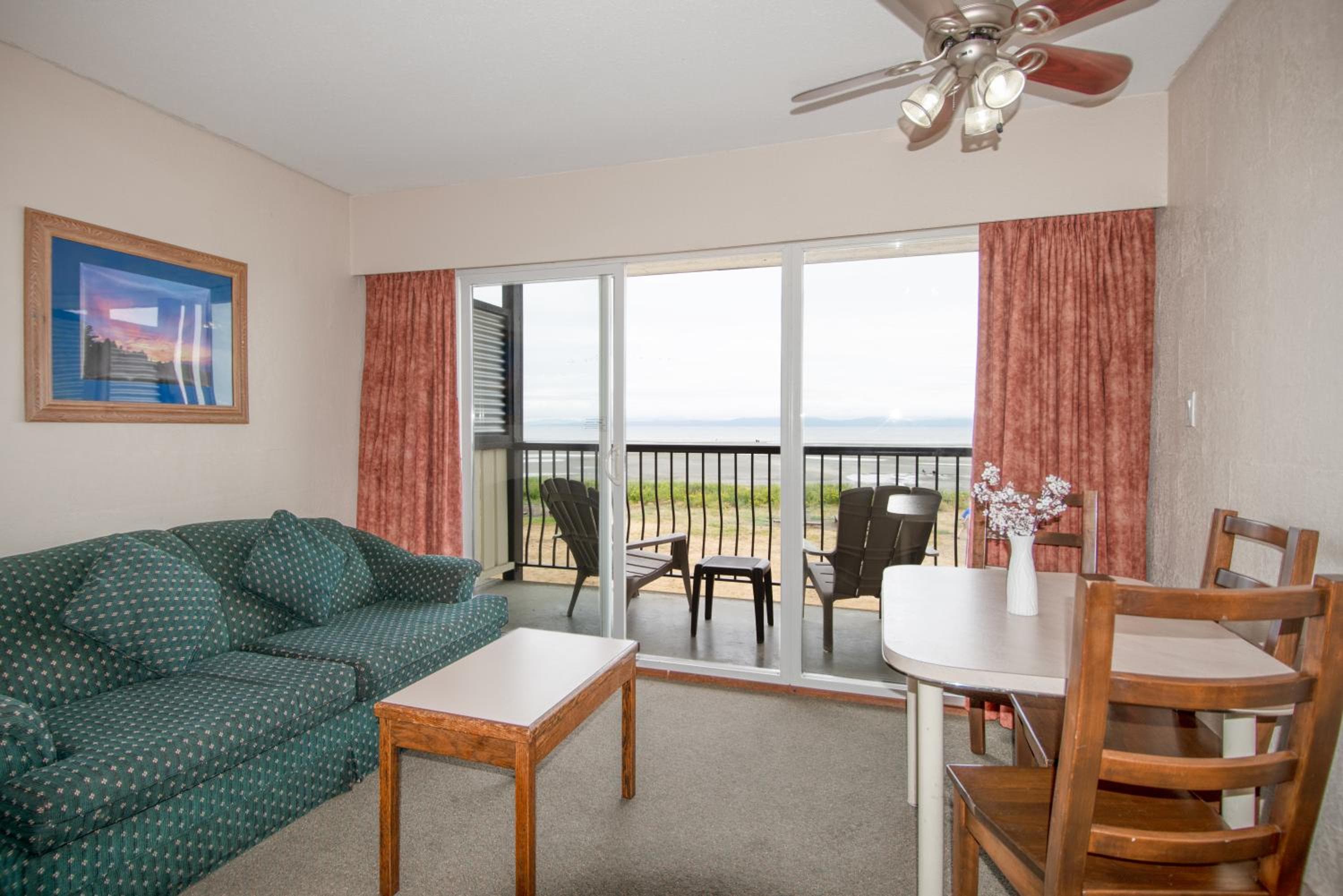 Sea Edge Beachside Hotel
