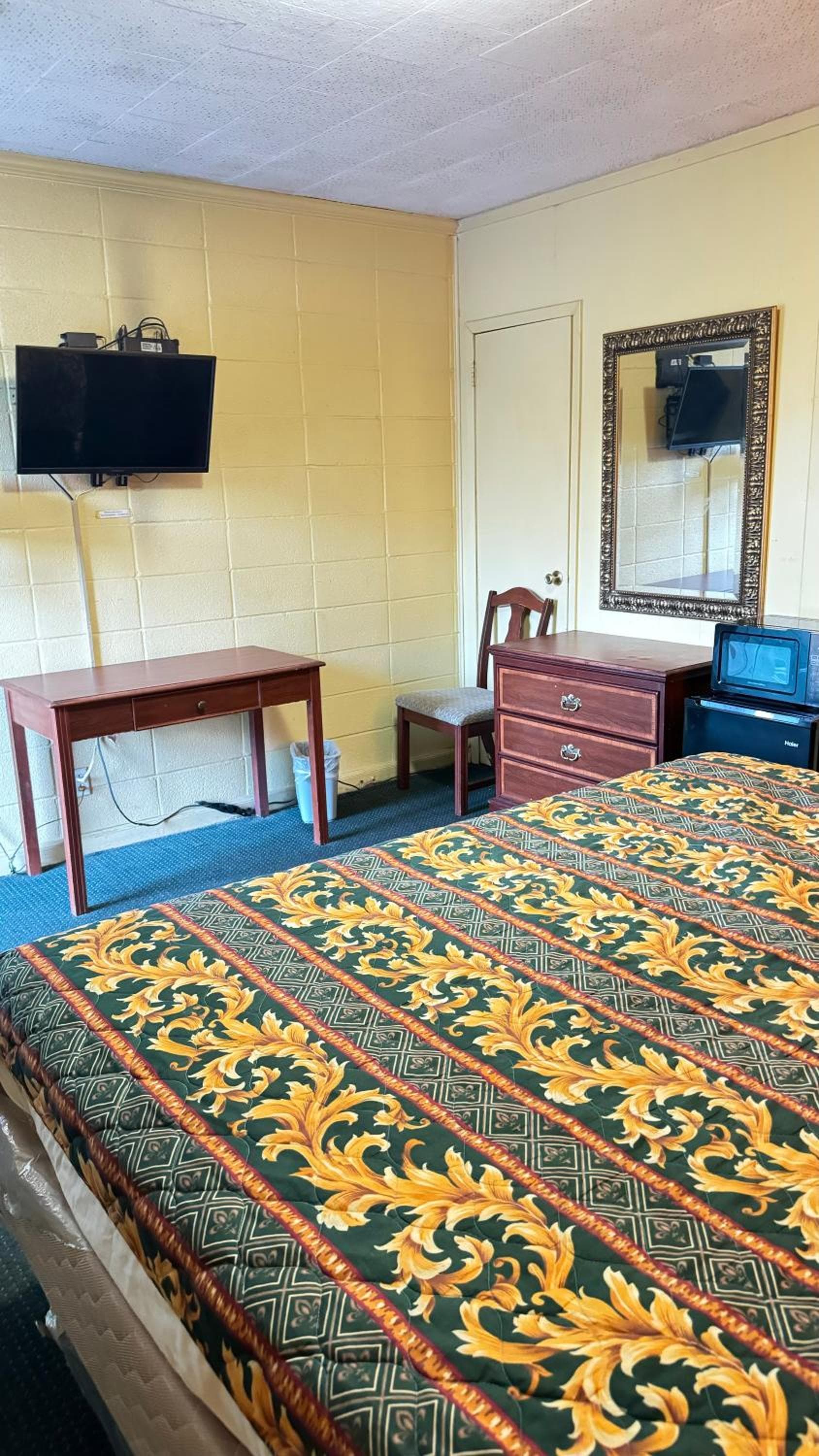 GreenLawn Motel