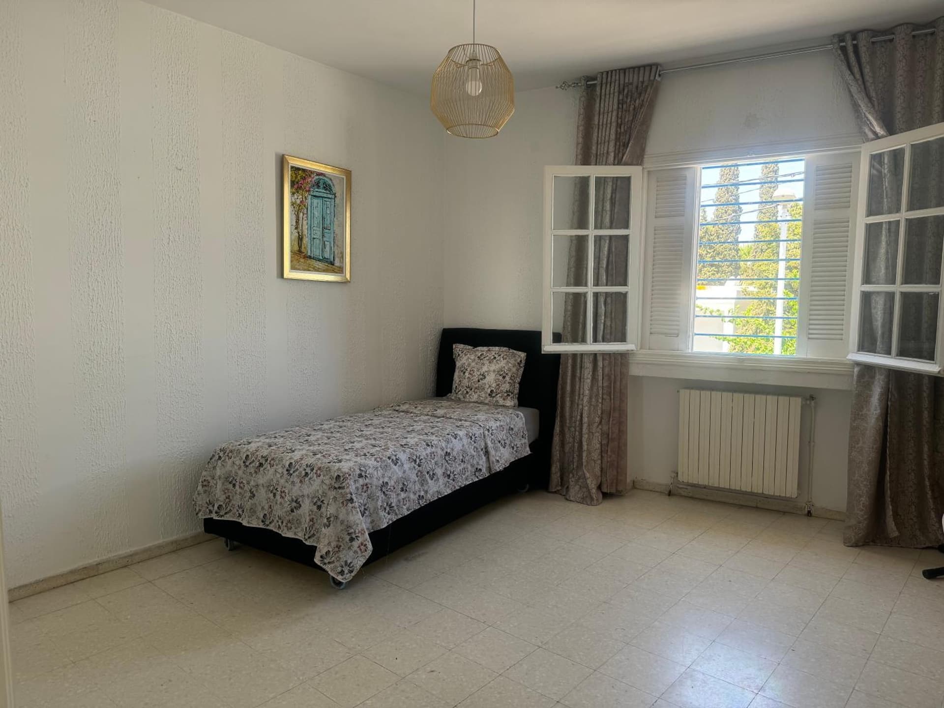 Sunny and Spacious flat