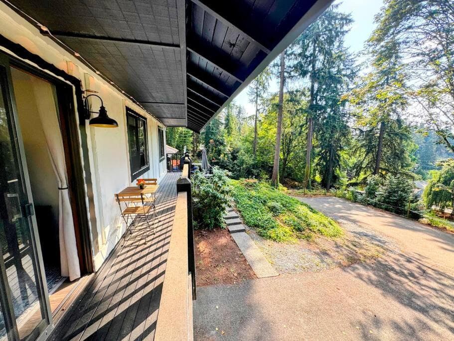 Peaceful Retreat w Pizza Oven Hottub FirePit Views
