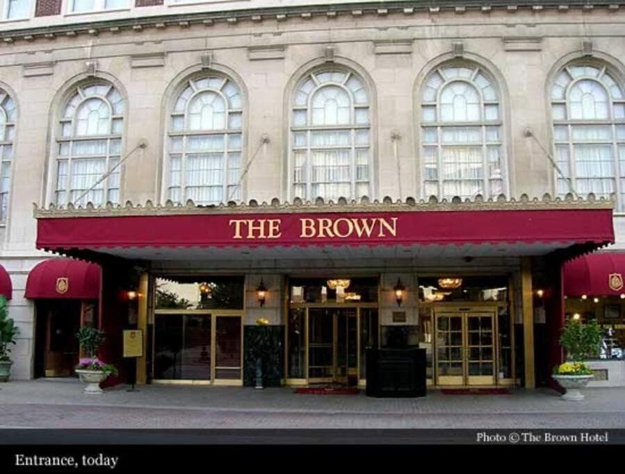 Historic Downtown 3bdr with Pool Table