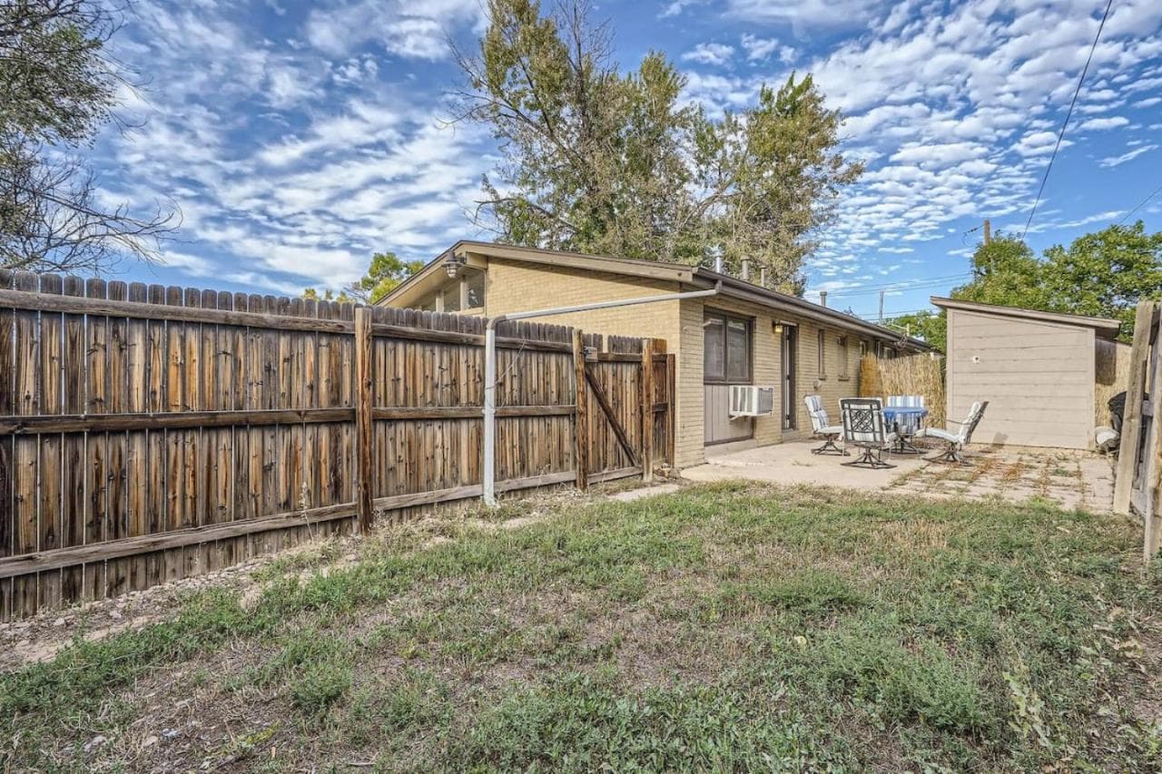 Vaulted Ceilings, Natural Light Apt near Olde Town