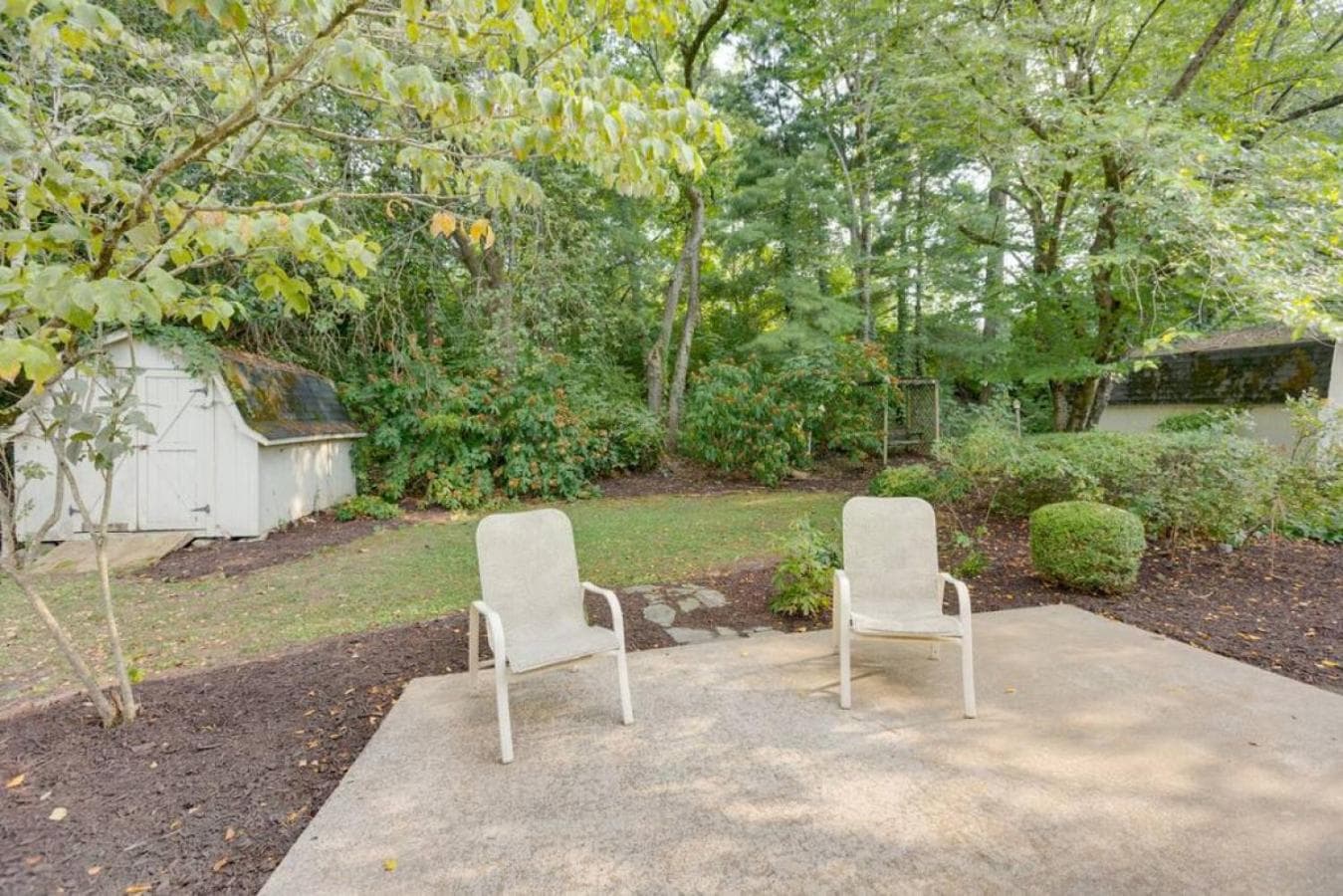 Figuers Bungalow 2 bd 1 bath central location