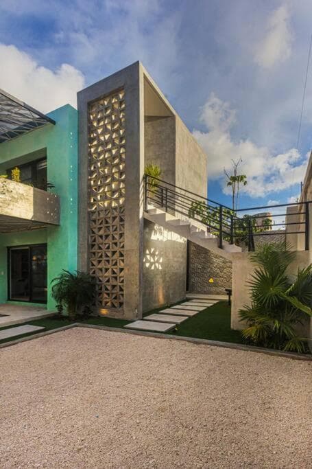Full 2 story Jade House