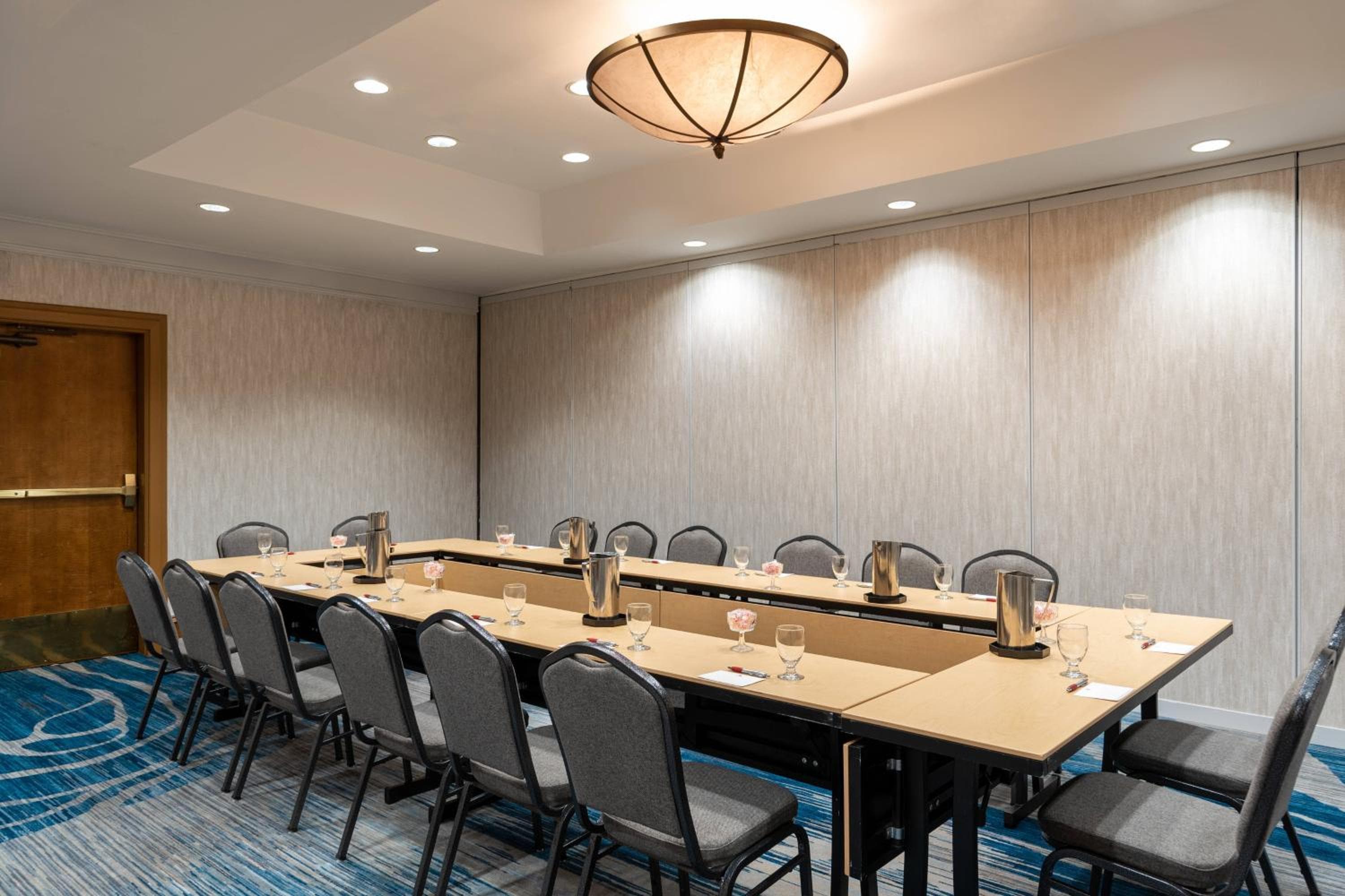 Courtyard by Marriott Chicago at Medical District-UIC