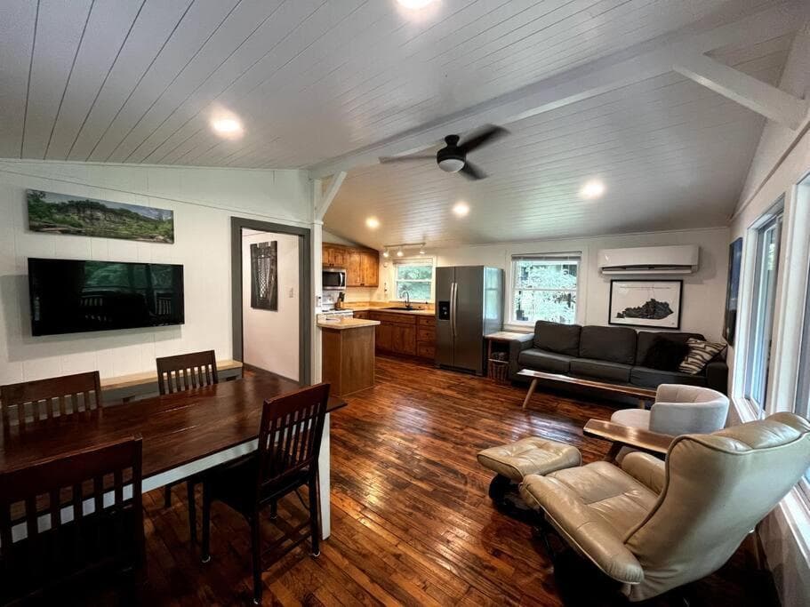 River House - Cottage with KY River View & Access