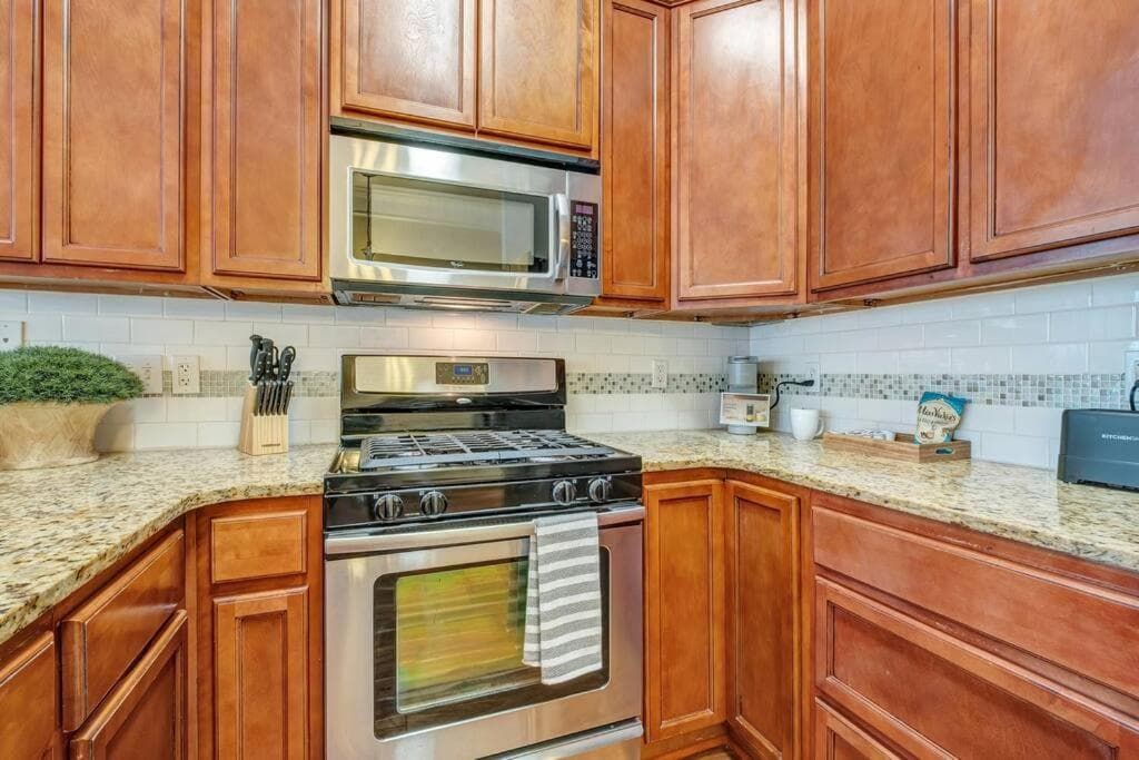 The Midtown Dream, Close to Downtown Pets Welcome