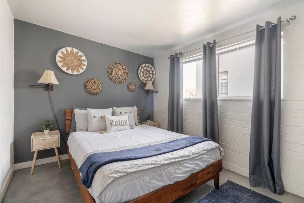 2BR 6 Min to UofA BBQ, Sunshine & Cozy Vibes!