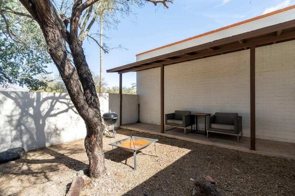 2BR 6 Min to UofA BBQ, Sunshine & Cozy Vibes!