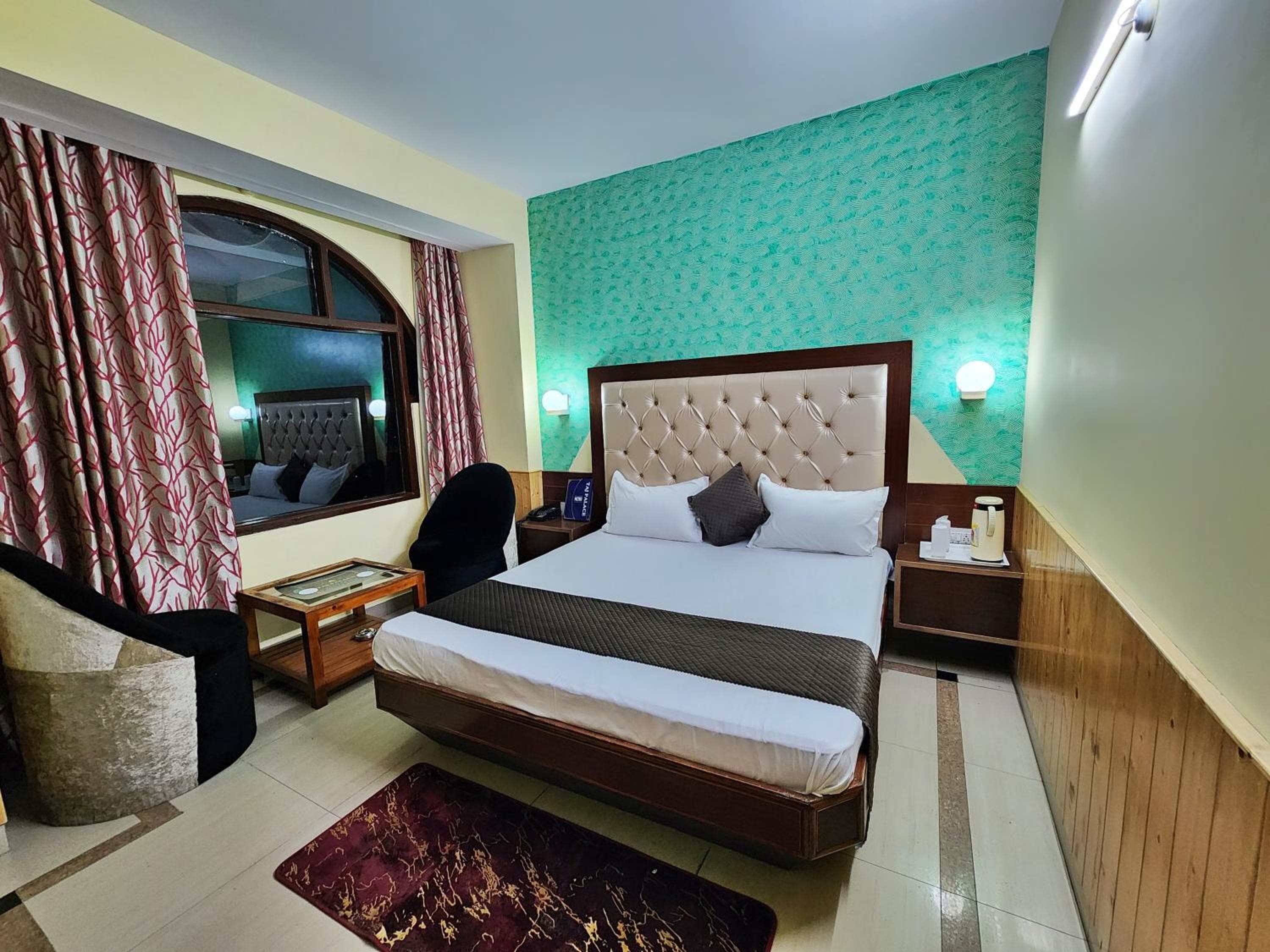 Hotel Taj Palace near Mall Road