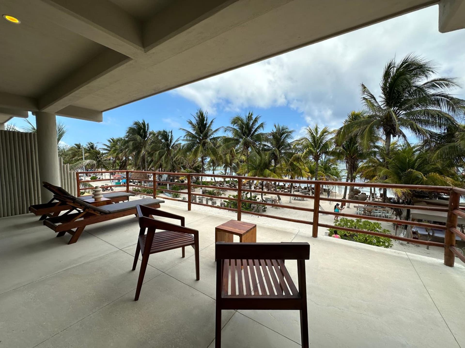 Noah Beach Hotel & Suites